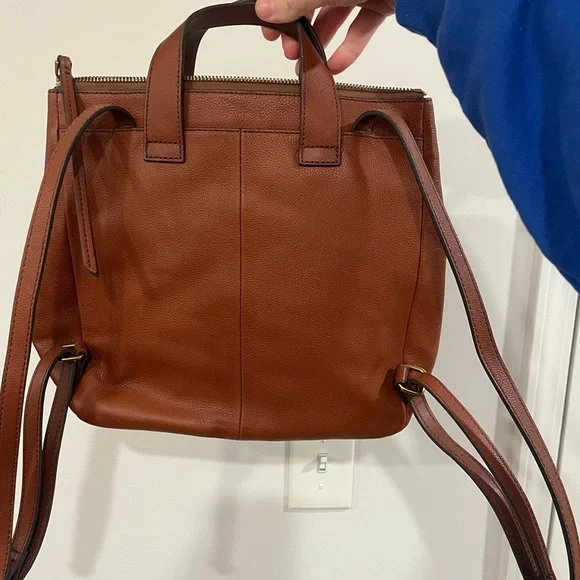 NWOT unisex Fossil Elegant Brown Leather Backpack - Picture 2 of 7